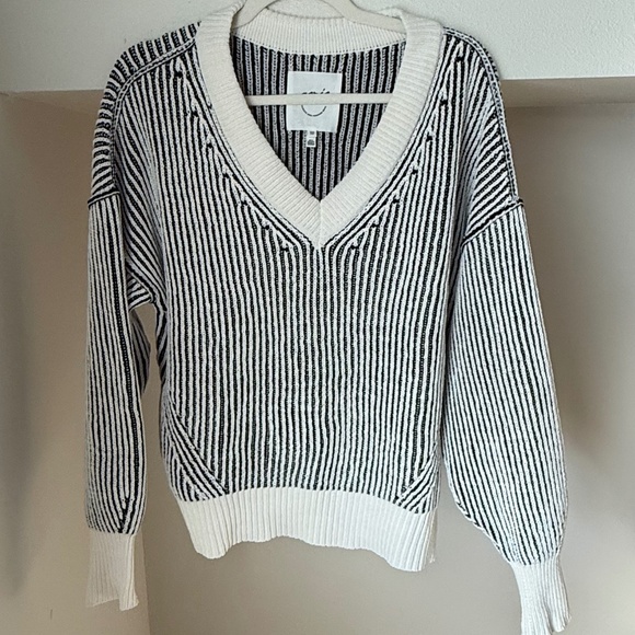 NWOT Aerie Chenille Oversized V-Neck Sweater Black / Cream (Size XXS) - Picture 4 of 7